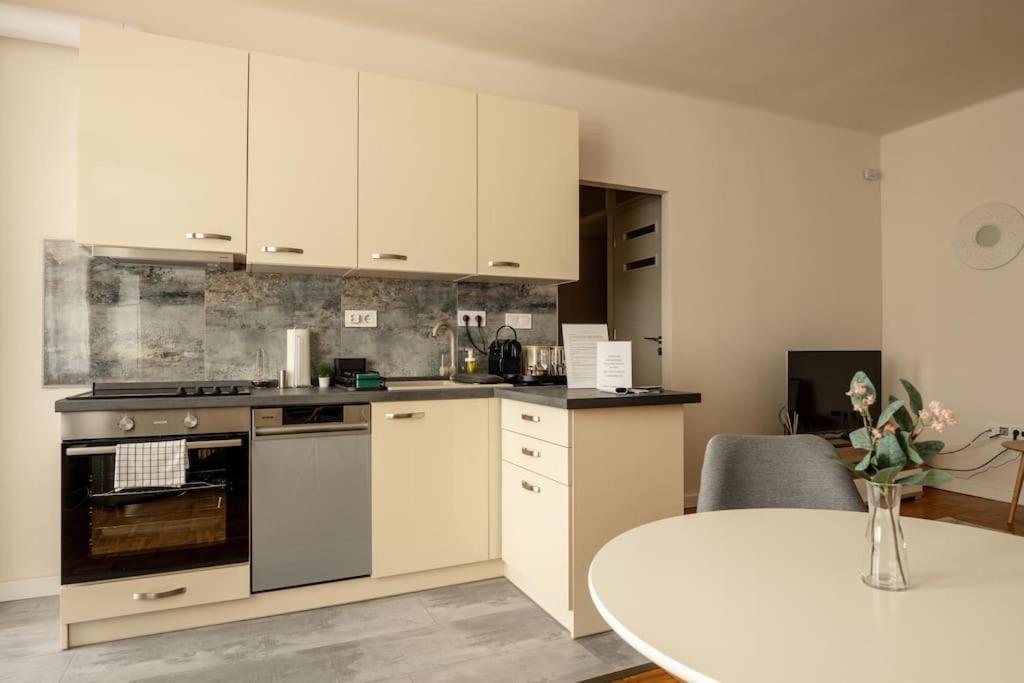 Petofi Family Apartman Debrecen Exteriör bild